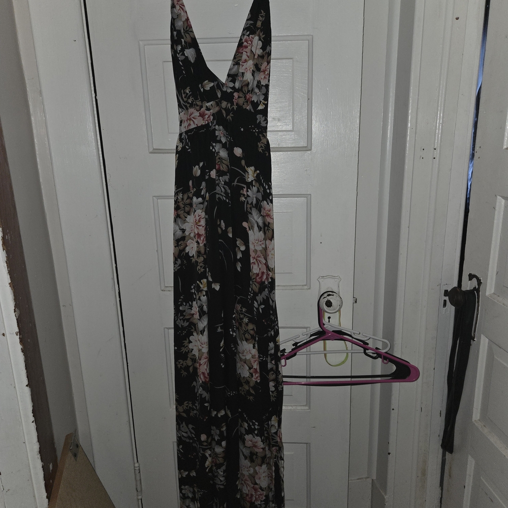 SHEIN Black V-Neck Sleeveless Maxi Dress